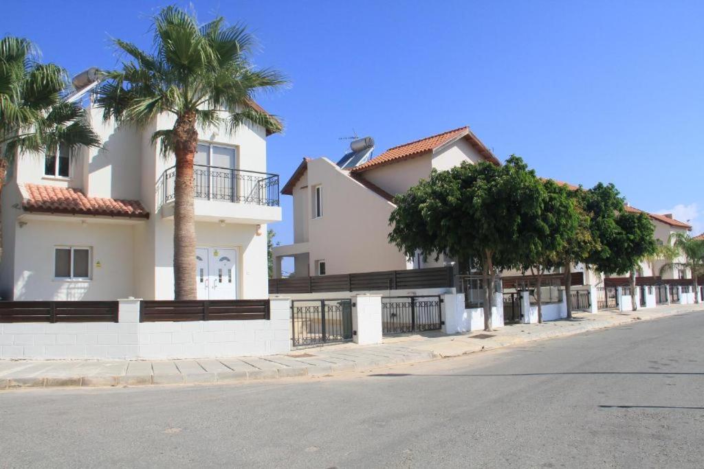 Maricosta Villas - Bed and Breakfast Protaras