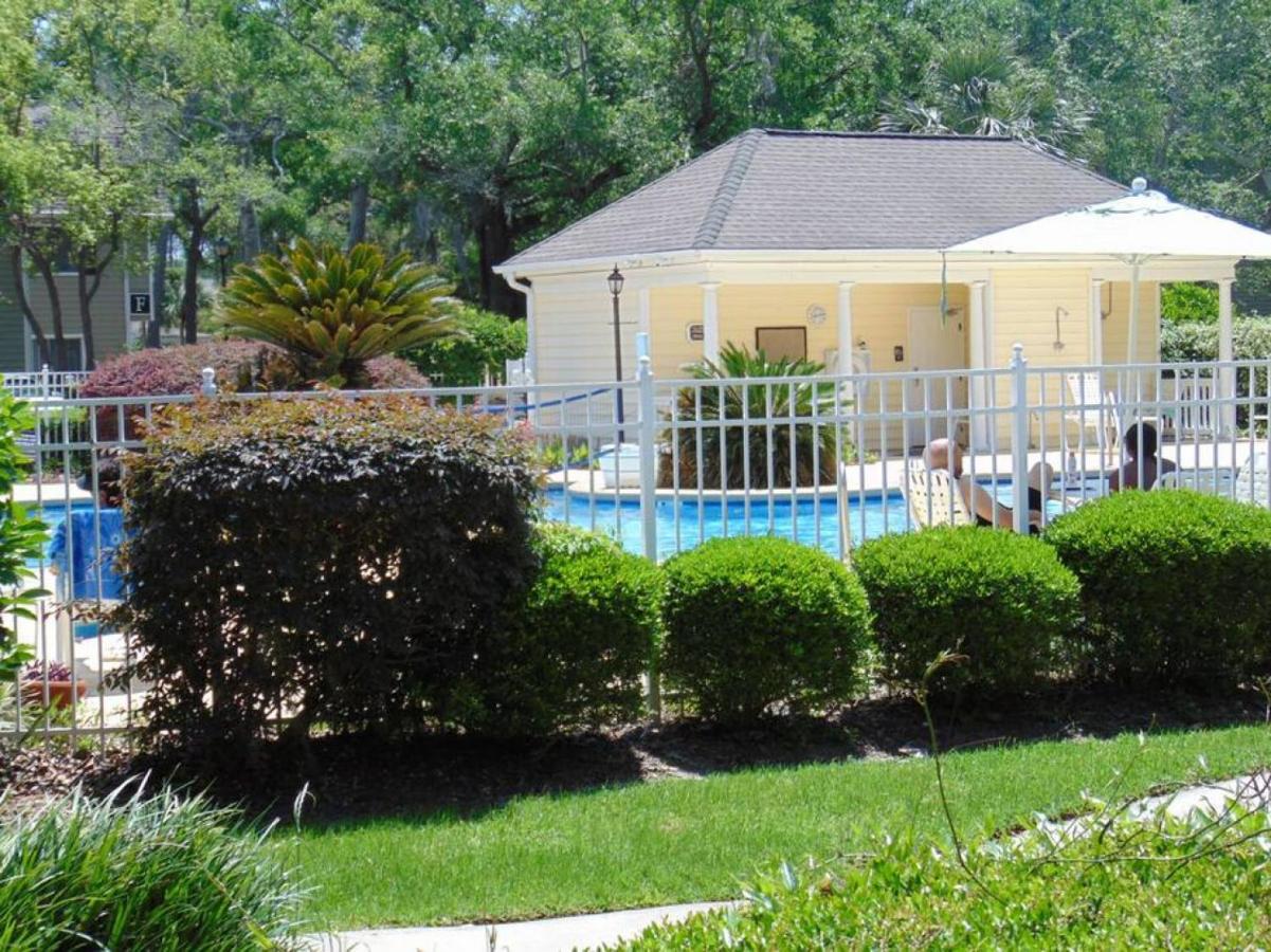 A16 Ocean Walk 1 bdrm sleeps 5 next to pool upstairs unit two full size beds full kitchen - B&B Saint Simons Island