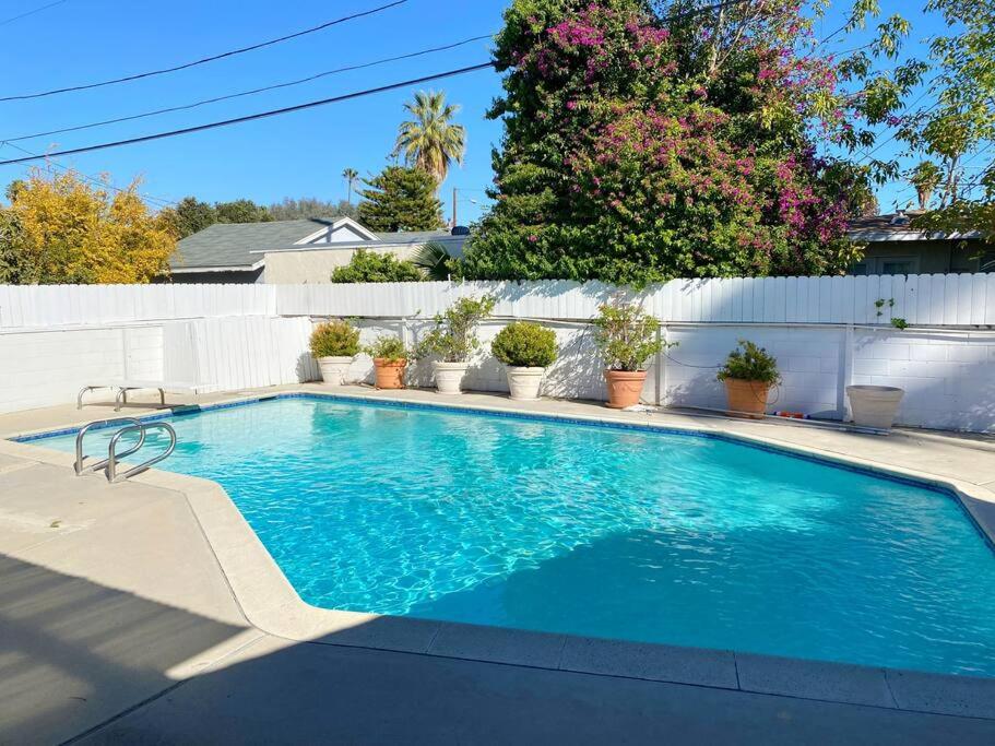 B&B Los Angeles - Sylvia Home with Pool - Bed and Breakfast Los Angeles