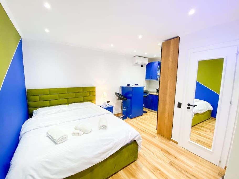 City Center 12 - Tirana Way Apartments - Bed and Breakfast Tirana