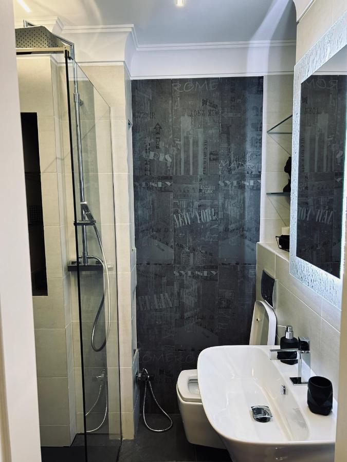Maia Grand Studio Bucharest - B&B