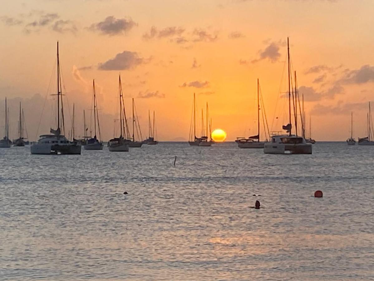 Sunny Villa in the Marina - Excellent Water Views - Bed and Breakfast Jolly Harbour