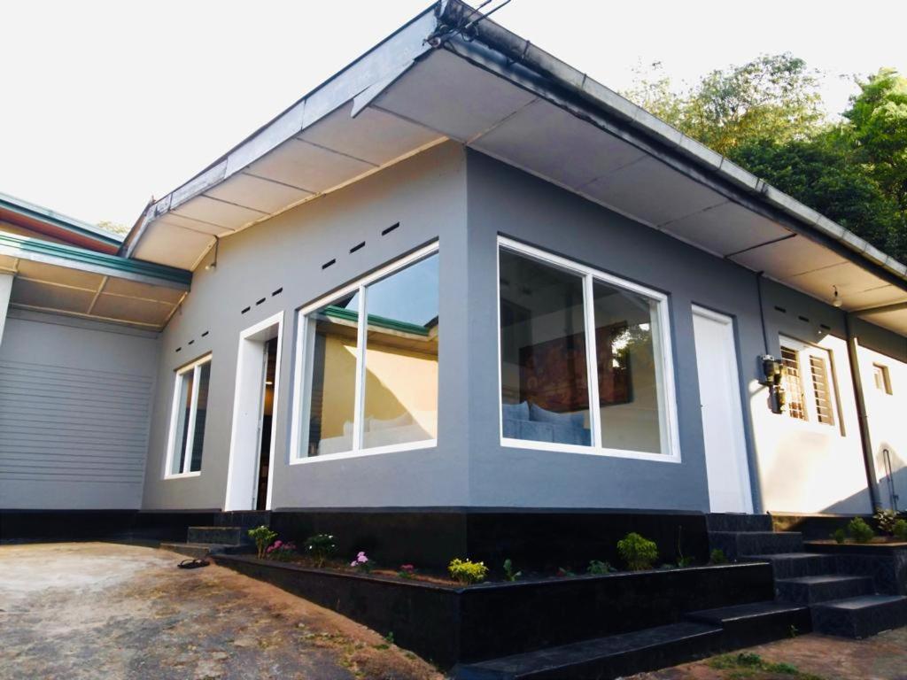 The Lake Round Guest House - Bed and Breakfast