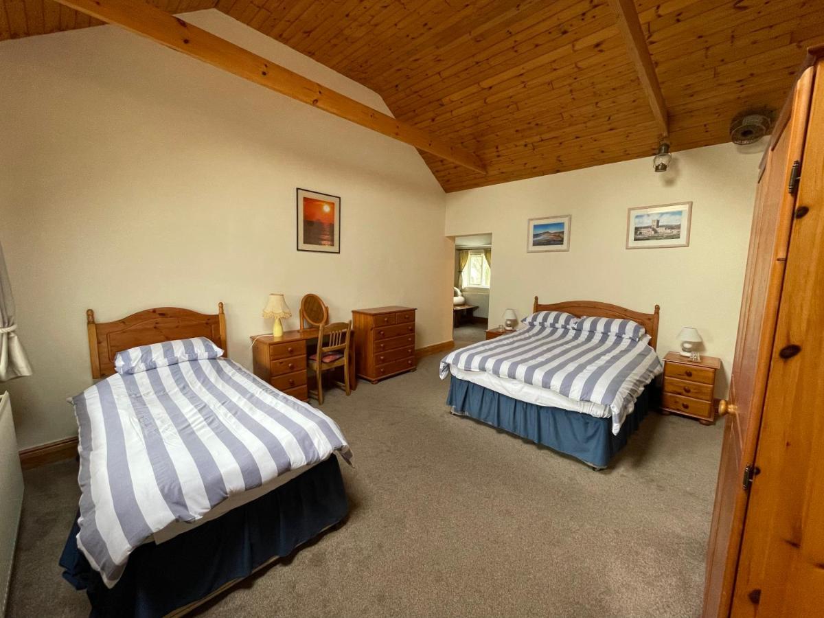 Doppel-/Zweibettzimmer mit Bad