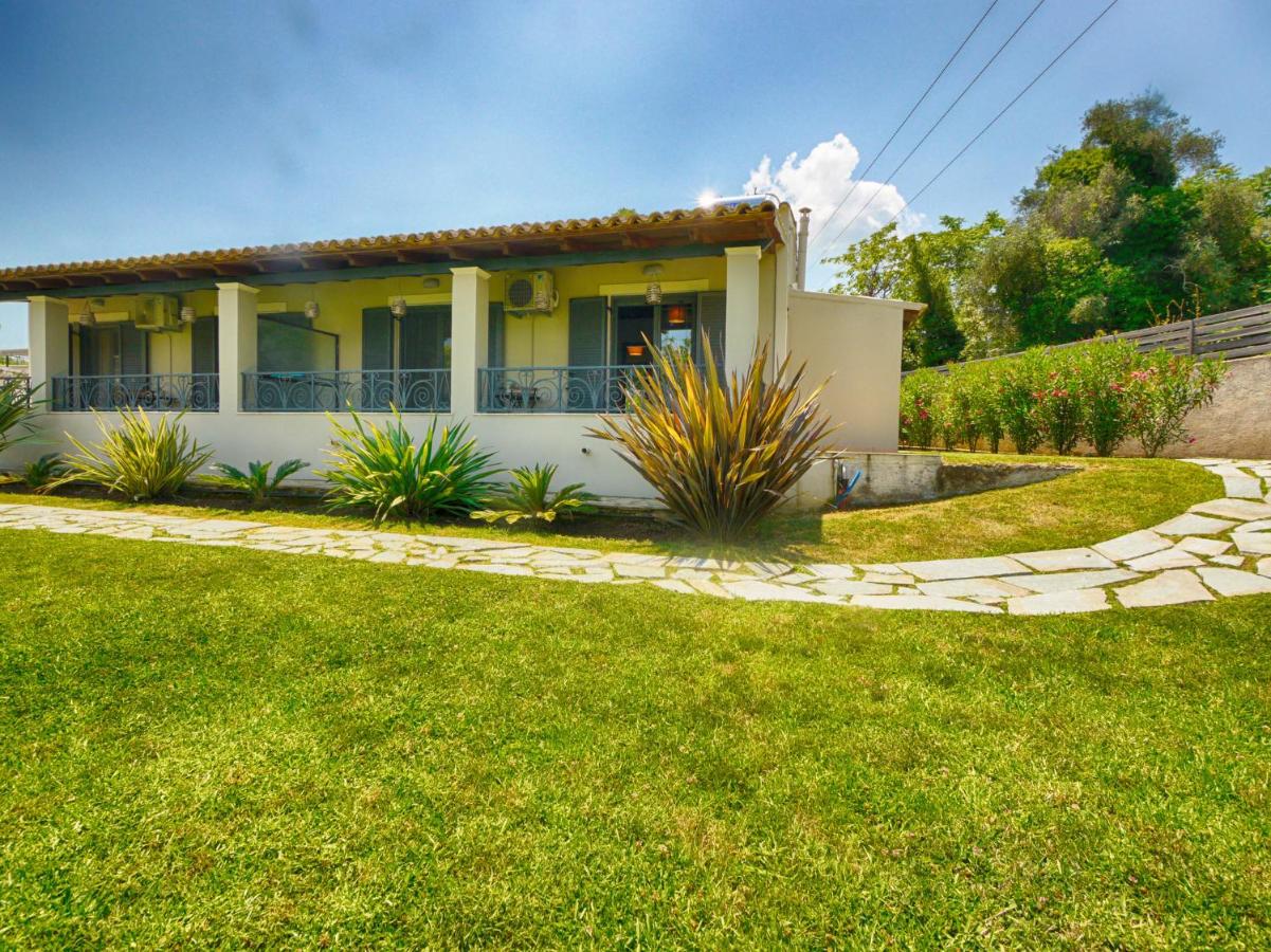 Cozy Family Friendly Apartment with large garden close to beaches - Dirella - B&B Kynopiástes