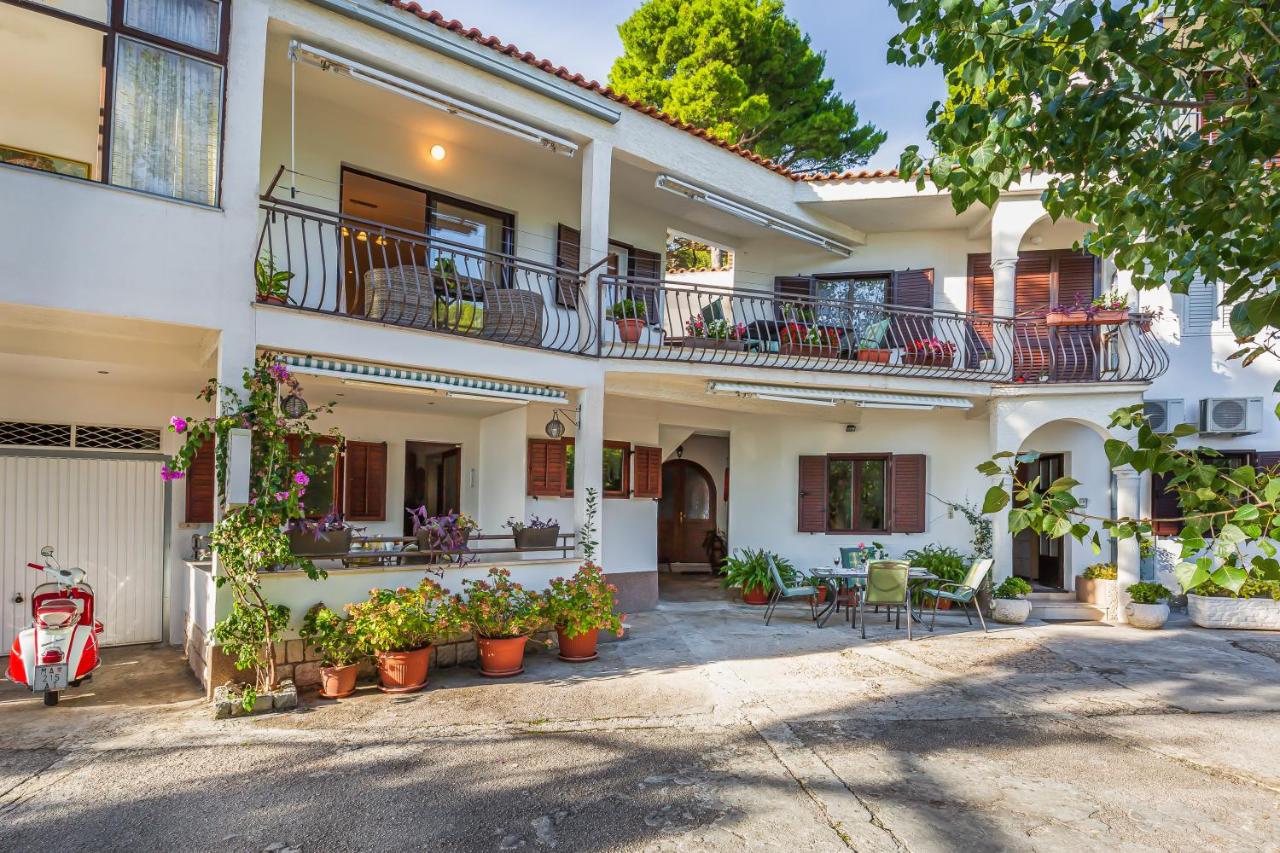 Apartmani Lovrenco - B&B Krvavica