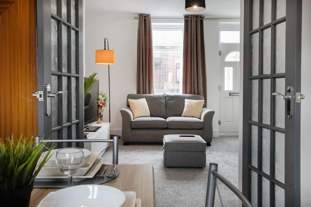 Cudworth House, Barnsley for contractors & Families, off-road parking, speedy WIFI,etc - B&B Barnsley