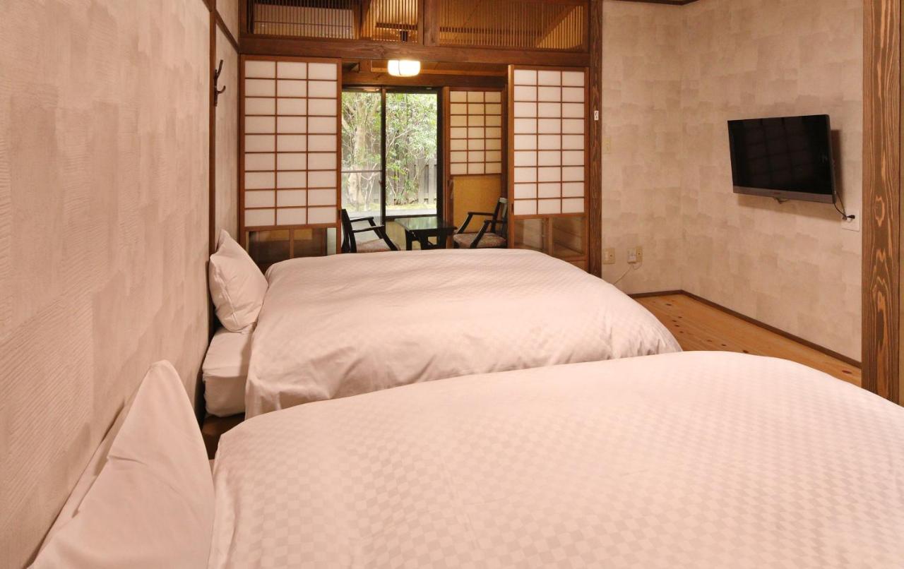Twin Room with Tatami Area with Shared Bathroom
