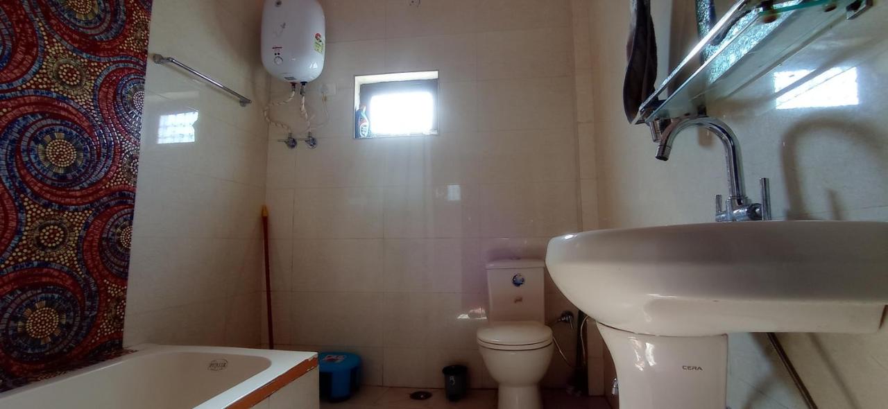 Bakshi Home Stay - B&B