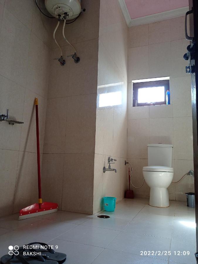 Bakshi Home Stay - Bed and Breakfast Chauntra