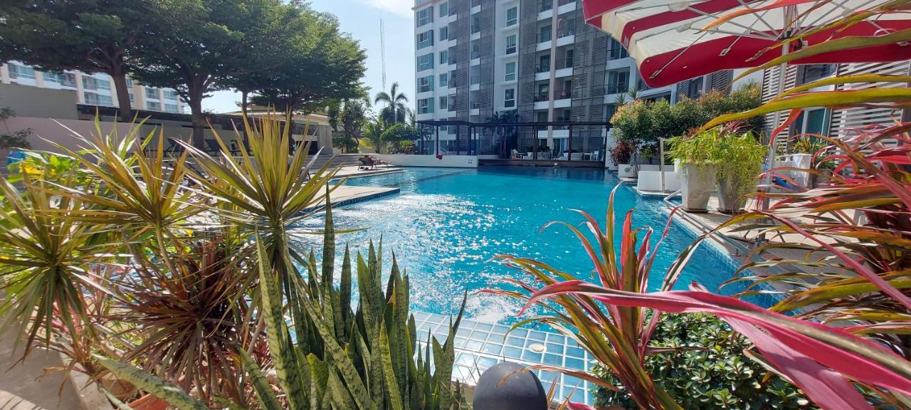 Tira Tiraa Condominium - B&B
