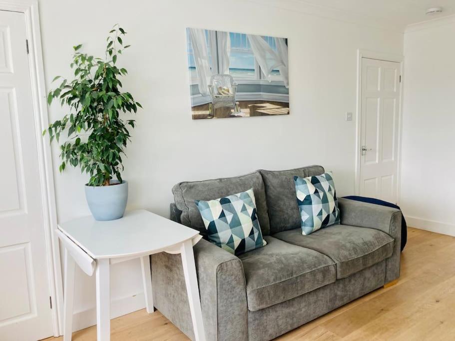 Welcoming bungalow with parking and garden - B&B