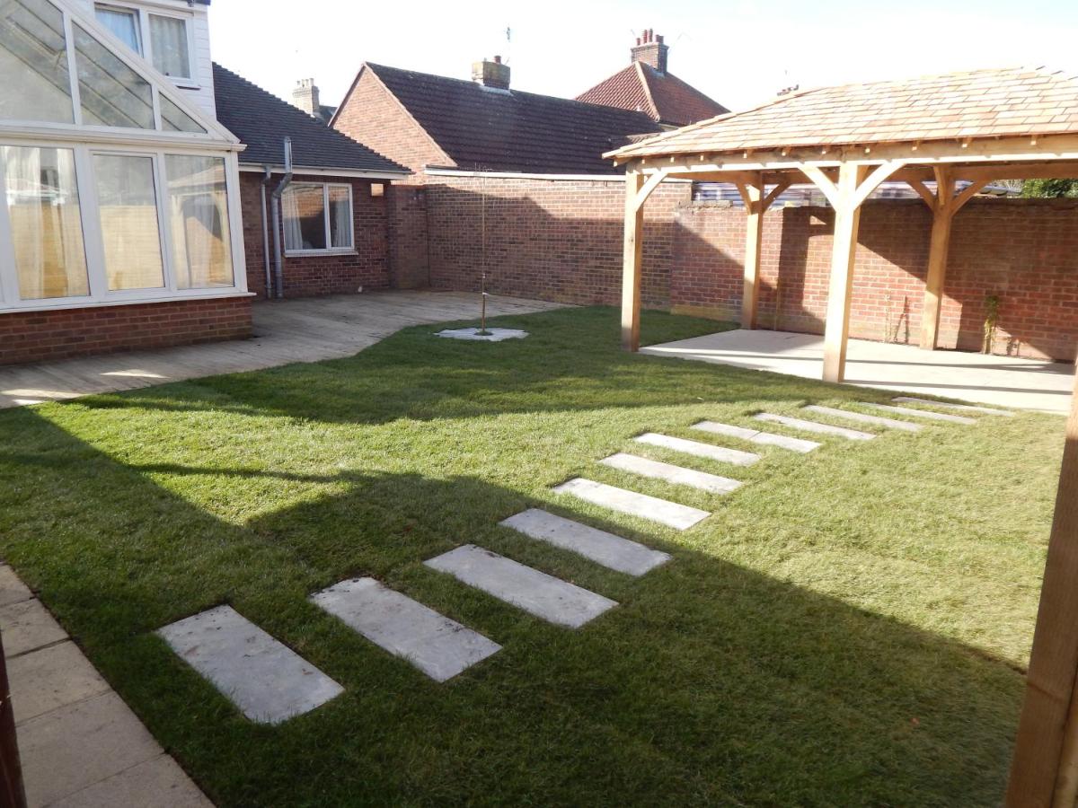 Modern, well located en-suite rooms with parking & all facilities - B&B
