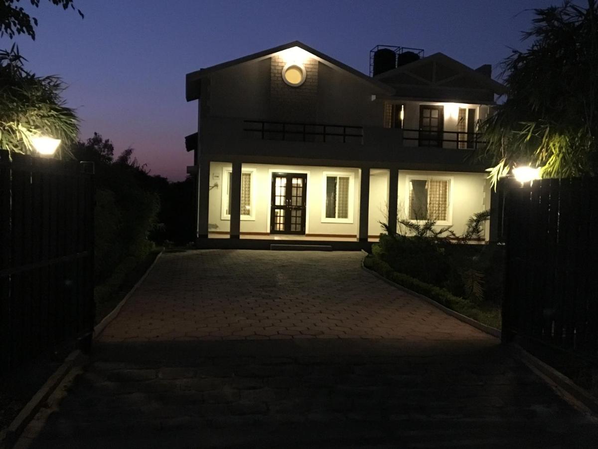 B&B Phanda - Celestial Resorts, 3 Bedroom Luxury Villa - Bed and Breakfast Phanda