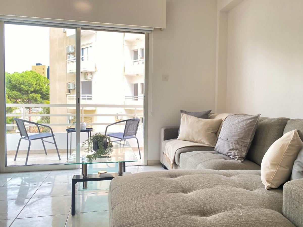 B&B Limassol - Phaedrus Living Down Town Flat Nestoras 301 - Bed and Breakfast Limassol