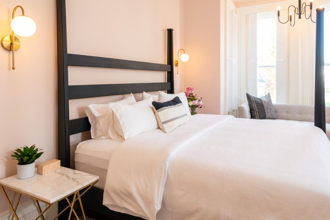 Deluxe King Suite