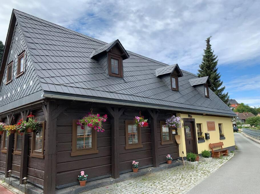B&B Großschönau - Ferienhaus Sissi mit Whirlpool, Sauna u sehr ruhig - Bed and Breakfast Großschönau