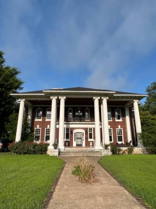 B&B Clarksdale - The Governor's Mansion - A Step Back in Time. - Bed and Breakfast Clarksdale