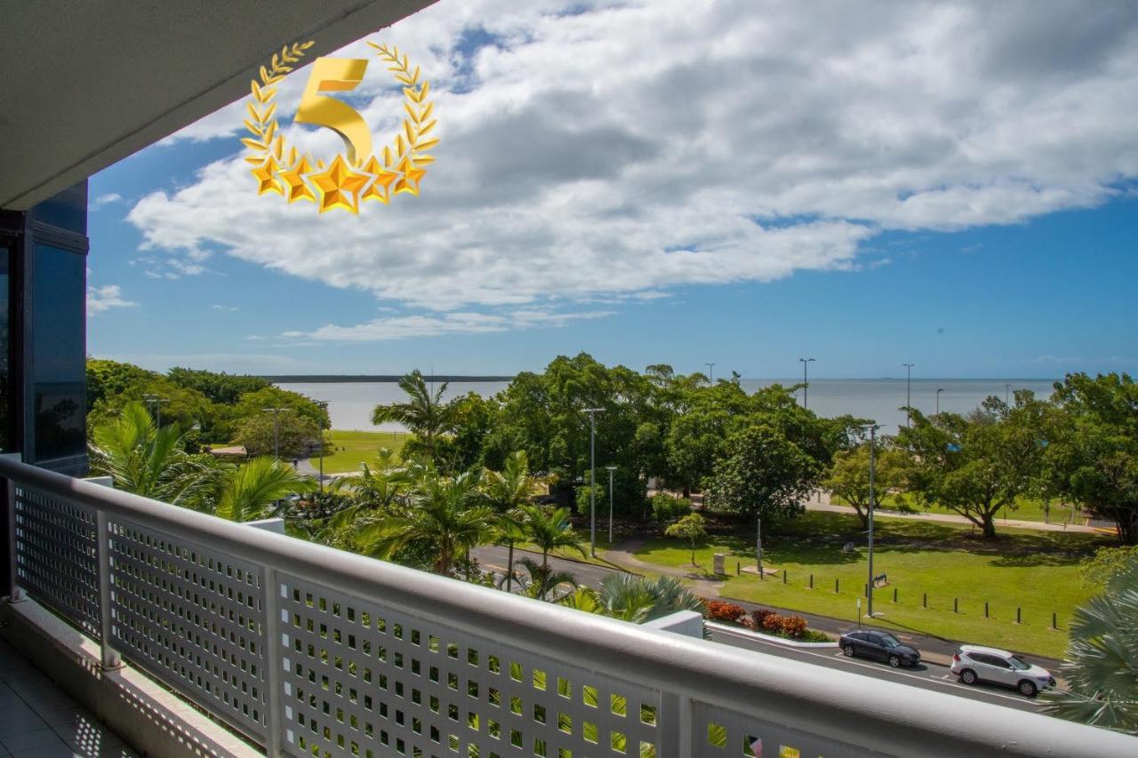 B&B Cairns - Cairns Luxury Waterview Apartment - Bed and Breakfast Cairns