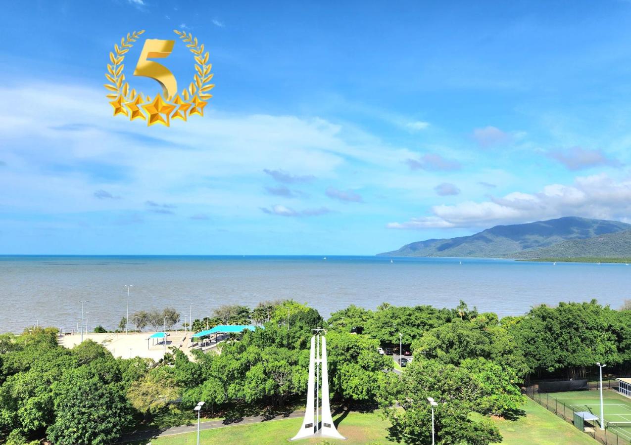 B&B Cairns - Cairns Luxury Seaview Apartment - Bed and Breakfast Cairns