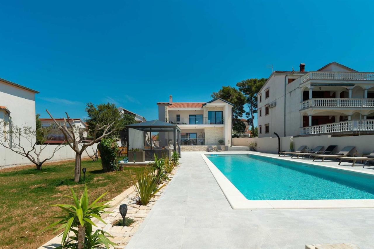 Luxury villa Magale with large pool - Chambres d’hôtes
