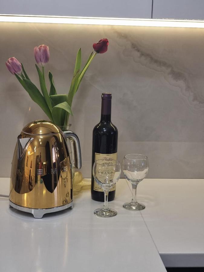 Villa with Pool & Garden apartment 2 Vuk - B&B Teodo