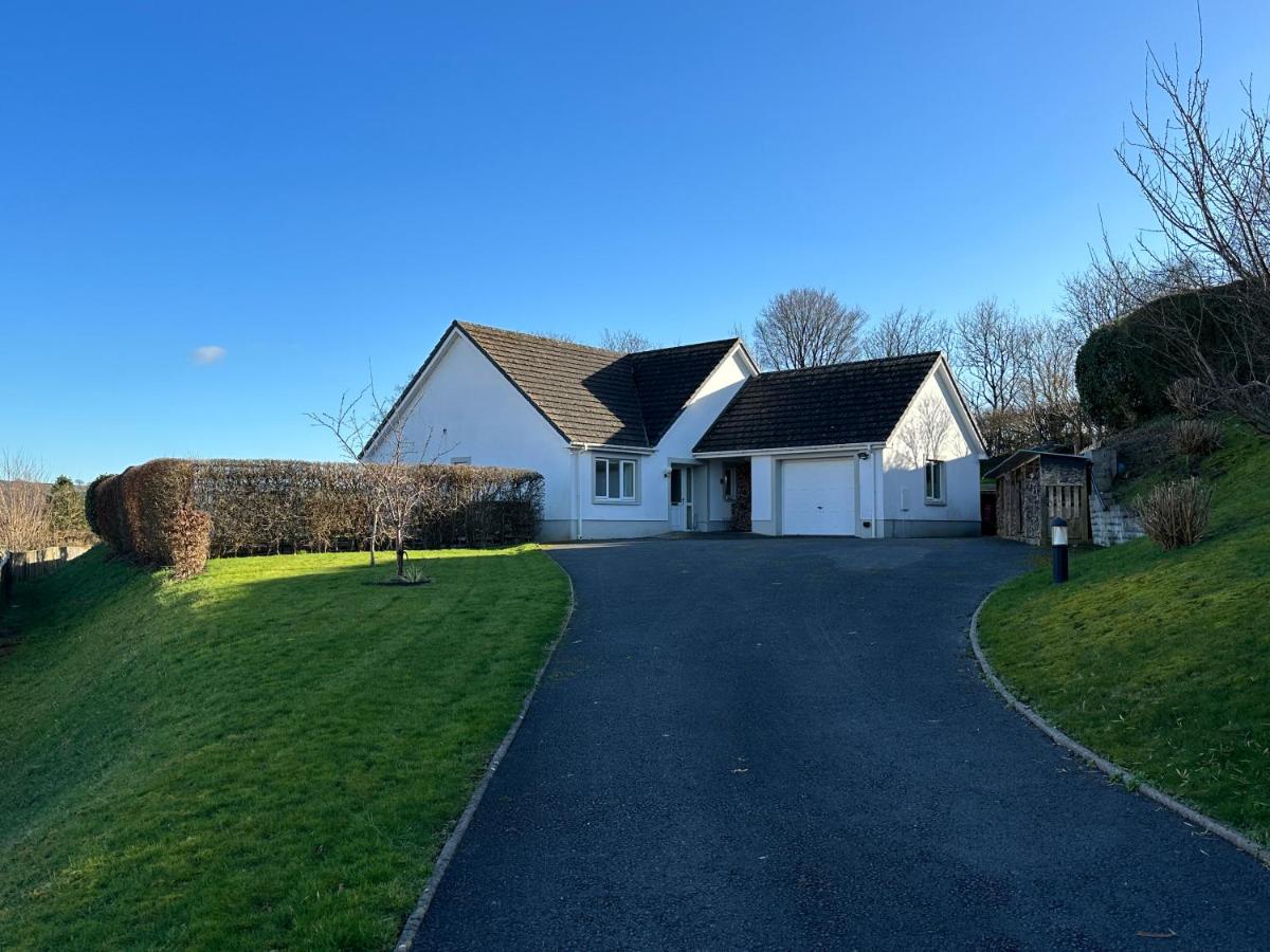 B&B Carmarthen - Llais Y Mor- Spacious 4 bedroom home with coastal views and nearby beach - Bed and Breakfast Carmarthen