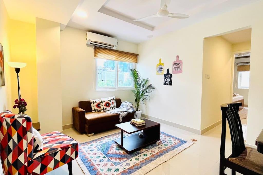 B&B Haiderabad - BluO 1BHK Suite Gachibowli - Terrace Garden, Lift - Bed and Breakfast Haiderabad