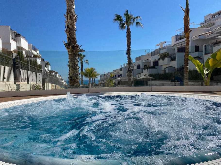 Impresionante piso en planta baja cerca al mar - Chambres d’hôtes