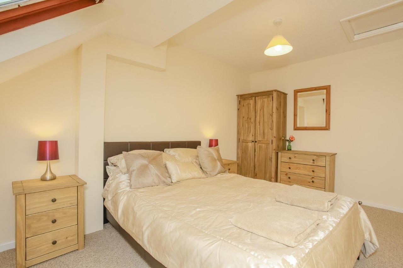 Modern Cotswold Home - B&B