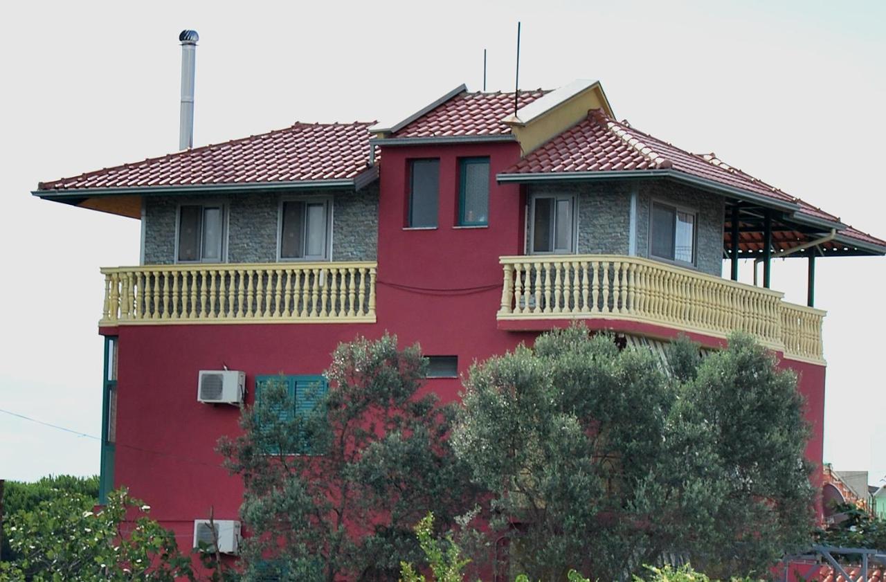 H and H Guesthouse - Ferienwohnung Velipojë