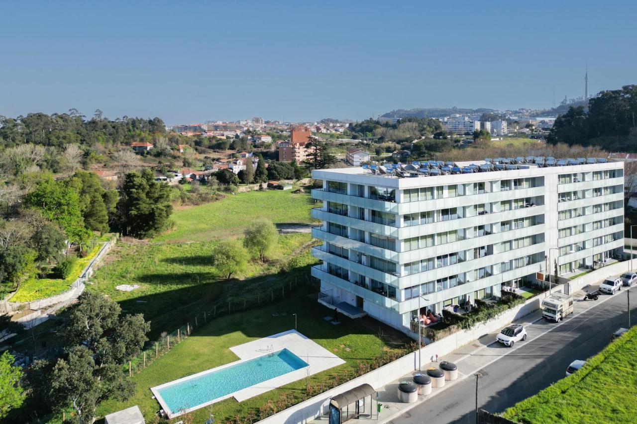 Host Wise - Luxurious Impressive Apartment - Balcony and Pool - B&B Vila Nova de Gaia