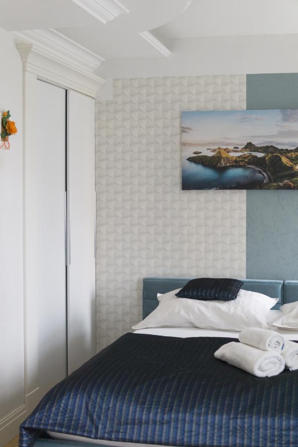 Camera Tripla Classic