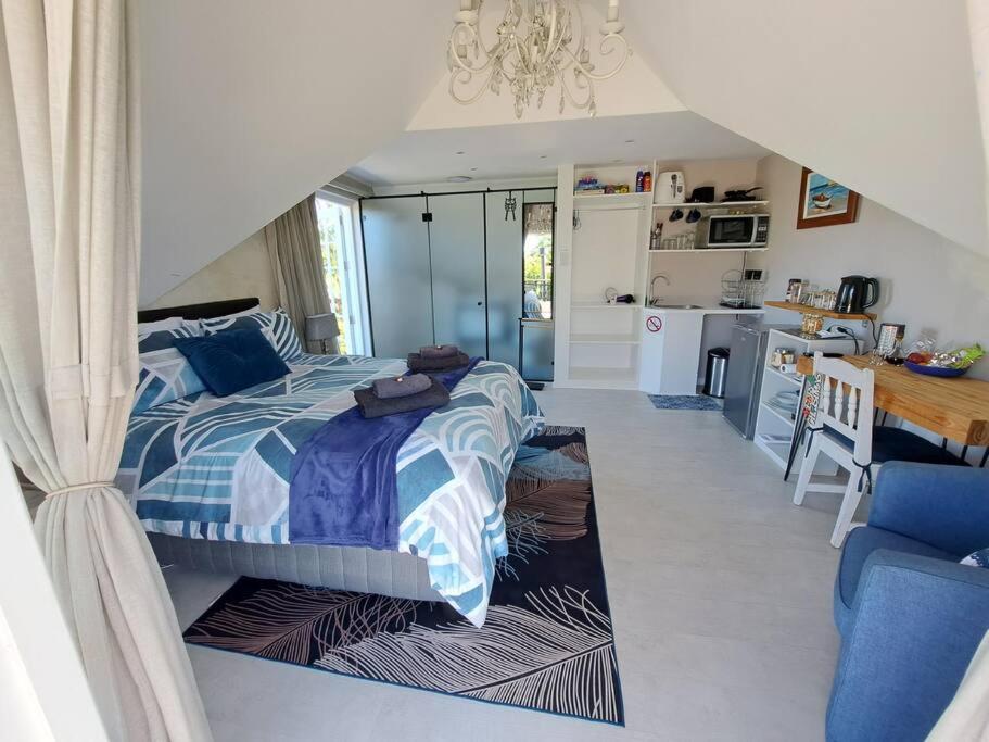 B&B Cape Town - Cape Dutch Flair Business unit - Bed and Breakfast Cape Town