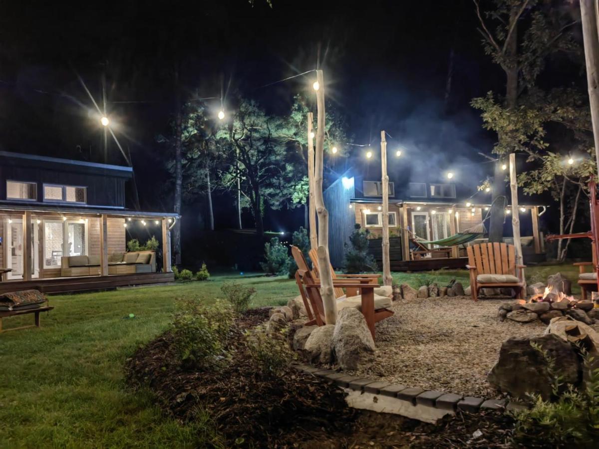 Ragakrasts jaunie namiņi - B&B Mērsrags
