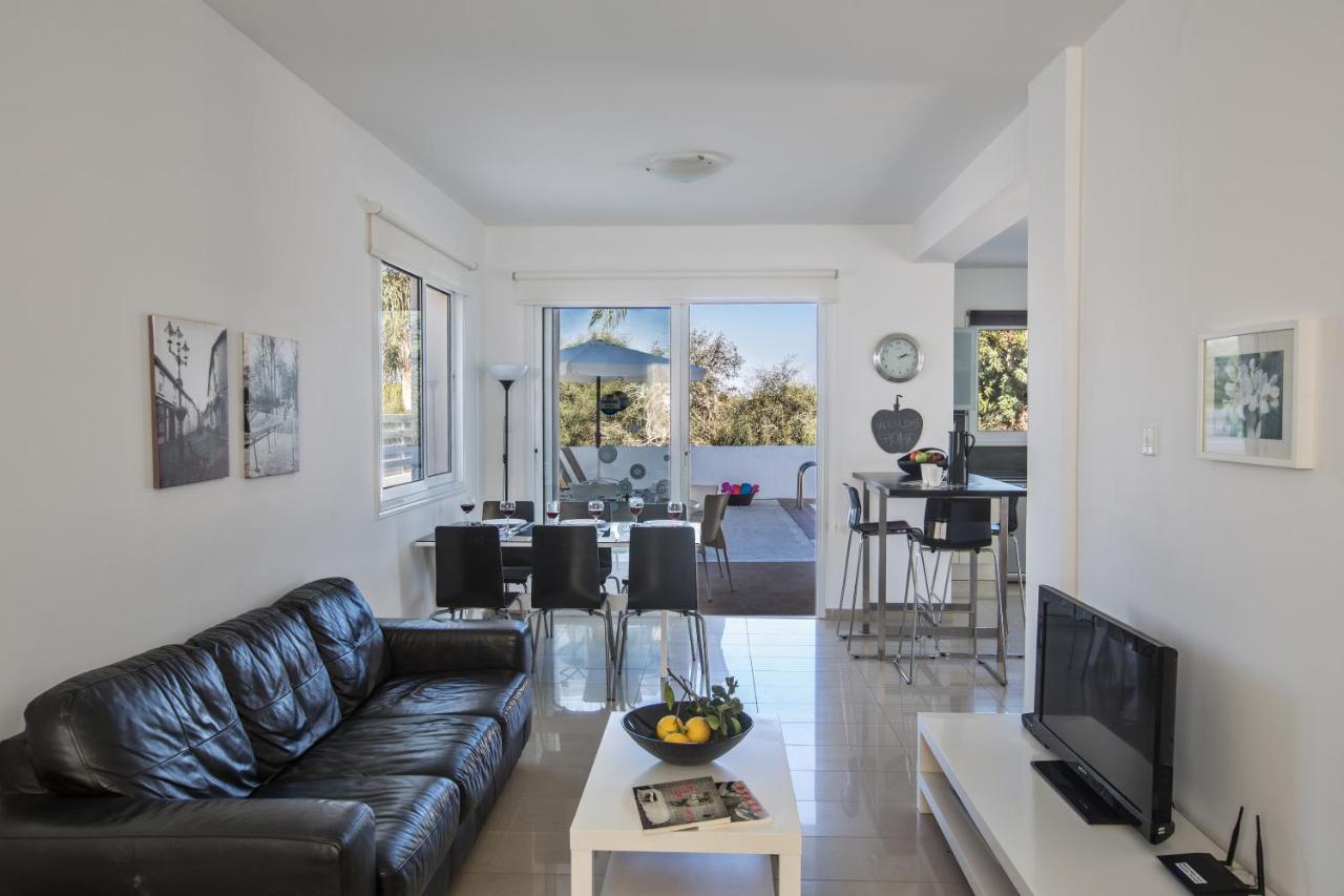 Flouressia Gardens Villas - Bed and Breakfast Protaras