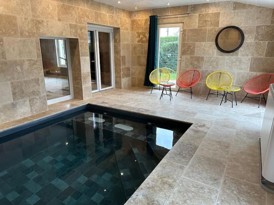 Gite 5 chambres, piscine intérieure, proche du Der - B&B