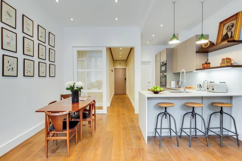 8 Borough Apartments - Modern & Elegant 2-Bed, 2-Bath - Ferienwohnung London