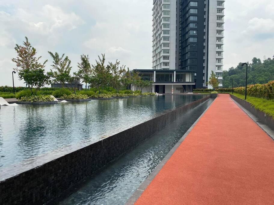 Modern Home Urban Lifestyle KL East Mall-Wifi-Netflix-WasherDryer-The Ridge - B&B