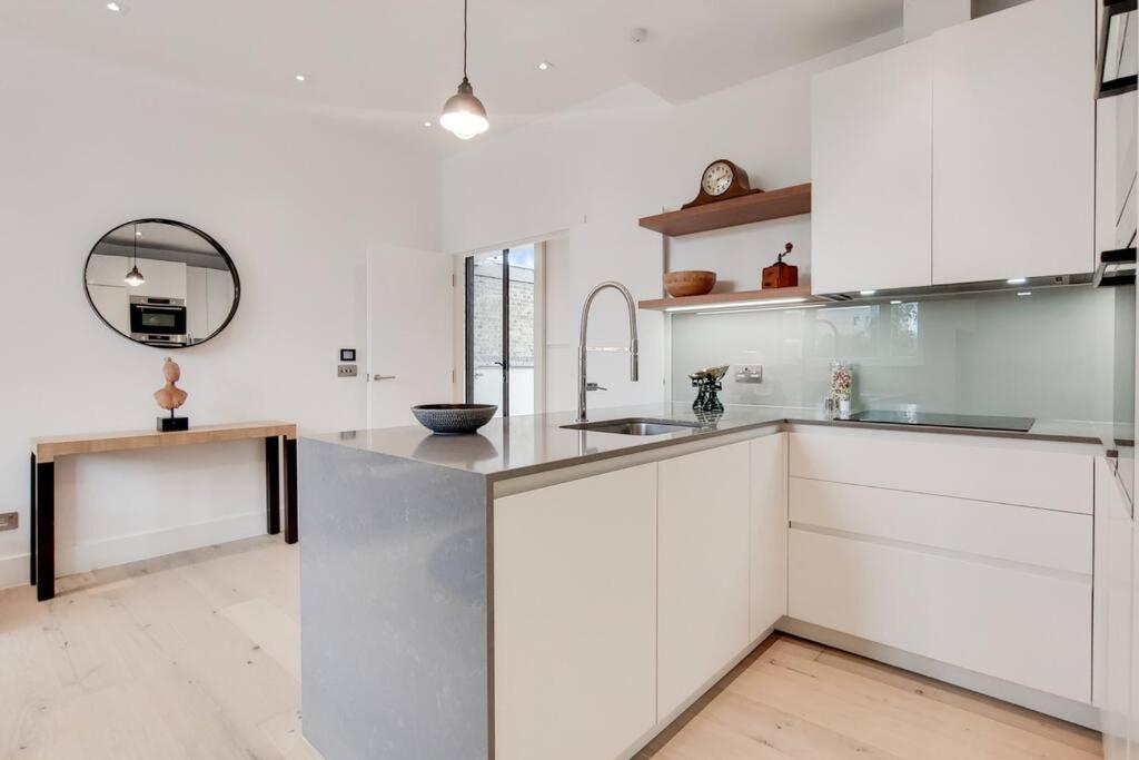 13 Borough Apartments - Contemporary 1-Bed, 1-Bath in Borough - Ferienwohnung London