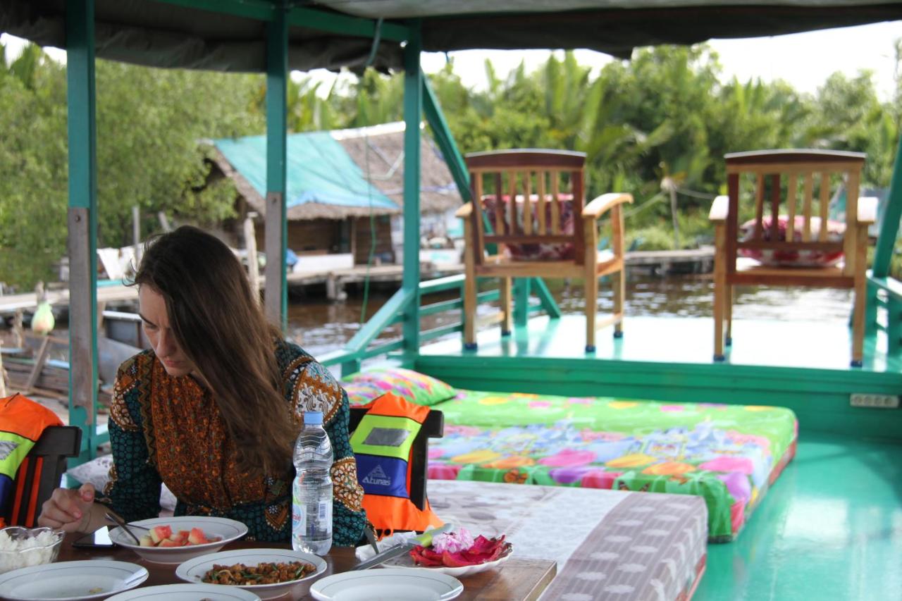 Orangutan Kelotok Houseboat for 6 person - Ferienwohnung Pangkalanbuun