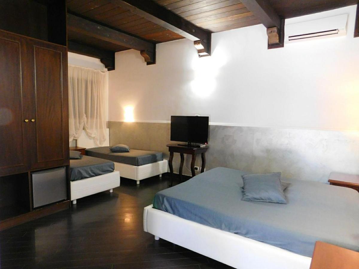 Quadruple Room with Private Bathroom