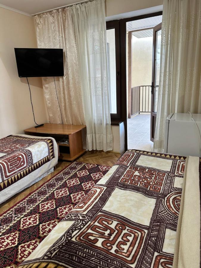 Chambre Triple Économique avec Toilettes et Douche Extérieure