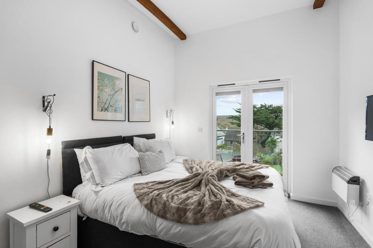 B&B Porthtowan - Silvercroft Cottage - Luxury Modern Coastal Retreat Near Beach, Sleeps 4 - Bed and Breakfast Porthtowan