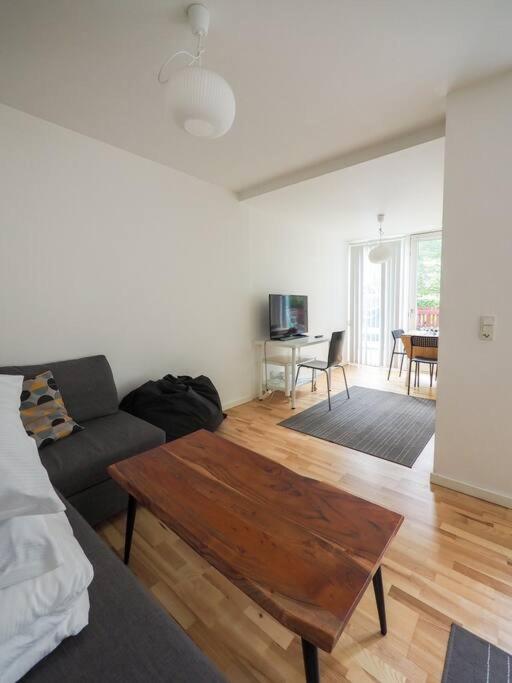 B&B Kopenhagen - Simple & cosy flat -2 minutes to Nuuks Plads metro - Bed and Breakfast Kopenhagen