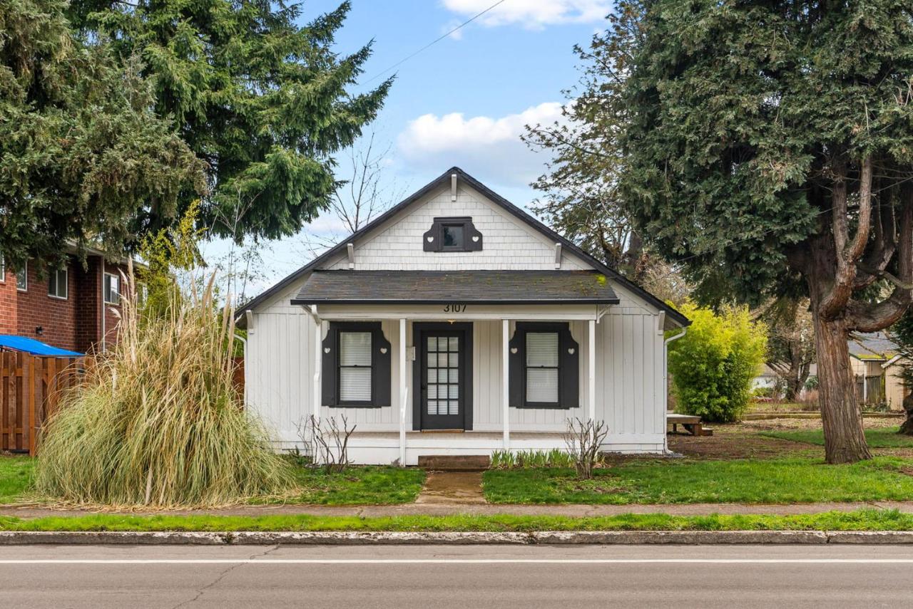 2-Bedroom Bungaloo nestled close to Urban Centers - Ferienwohnung Vancouver