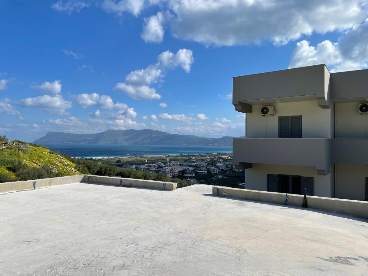 Emmanuel's Sea View Luxury Apartment - Ferienwohnung