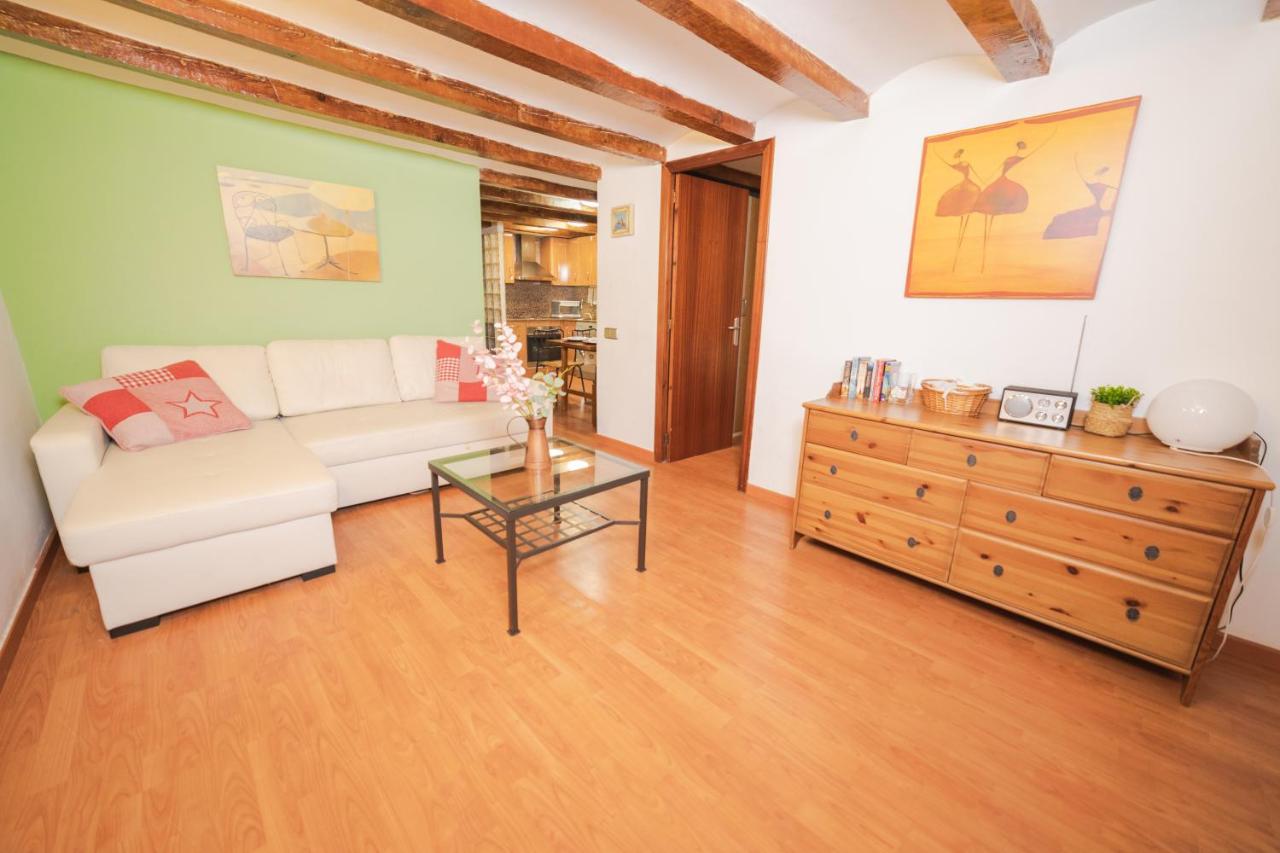 B&B Barcelona - Rustic Poble Sec Apartment - Bed and Breakfast Barcelona