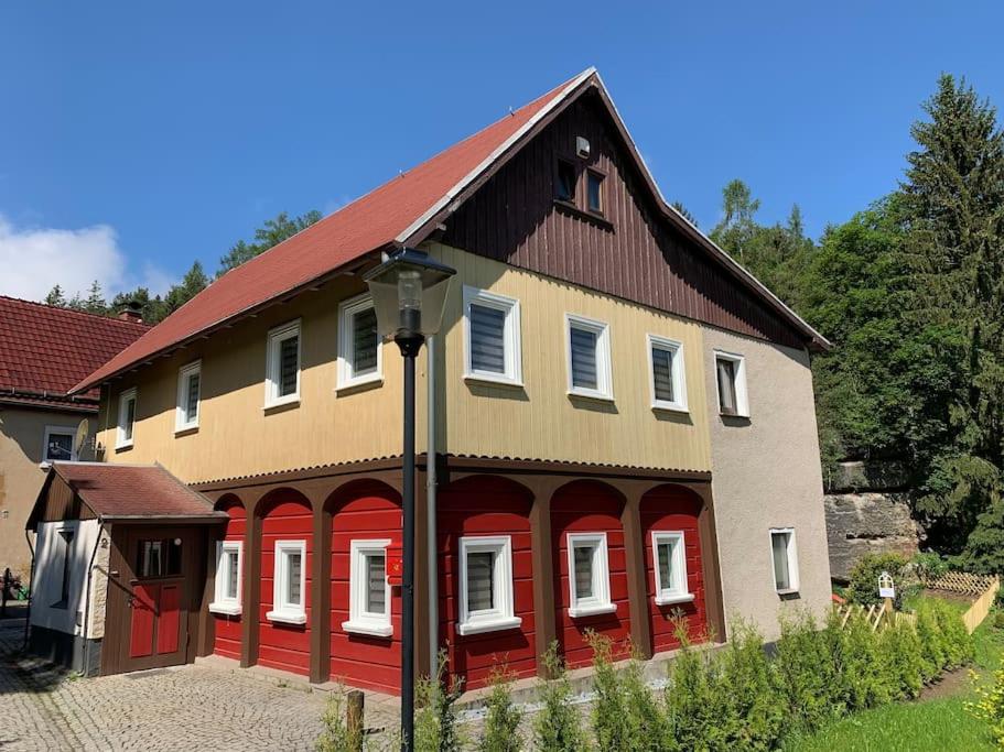 B&B Hain - Waldferienhaus Dunja mit Whirlpool, Sauna u Garten - Bed and Breakfast Hain