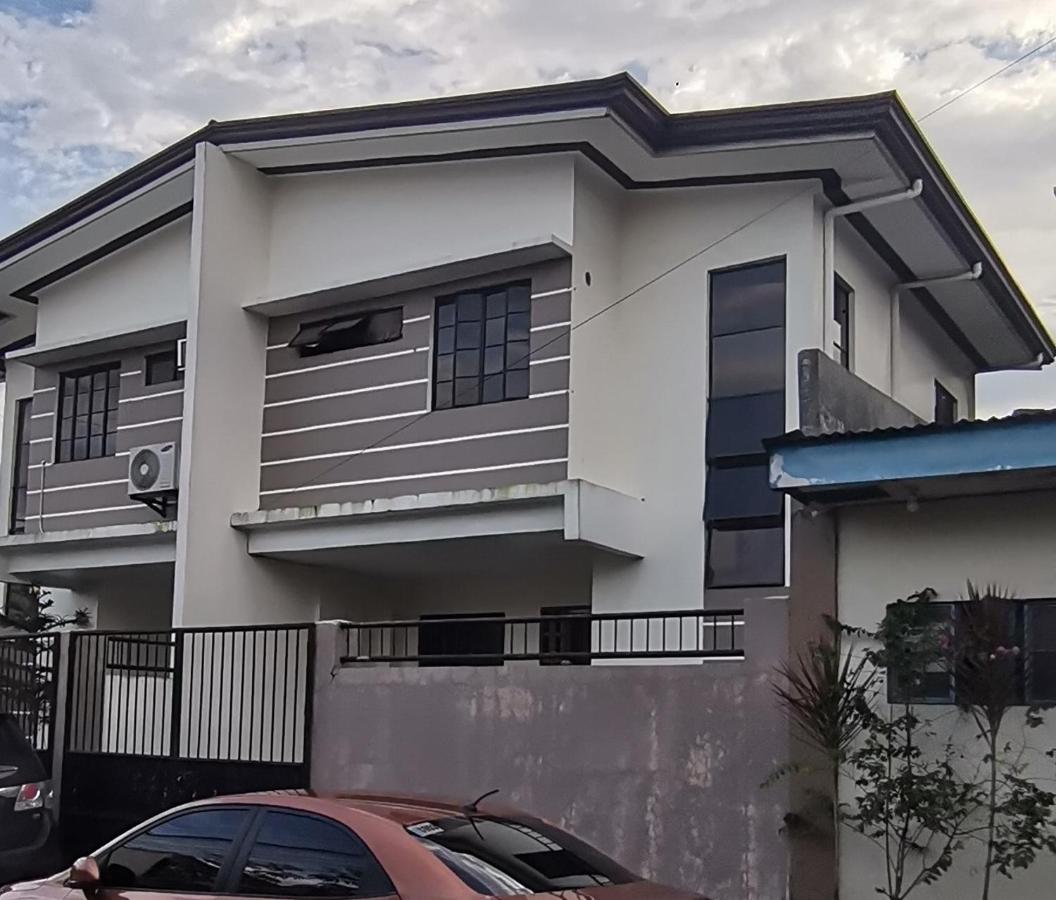 CHATEAU DE CHLOE - 3 Bedroom Entire Apartment for Large Group - Chambres d’hôtes Tacloban